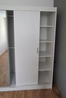 Skříň s posuvnými dveřmi - 3