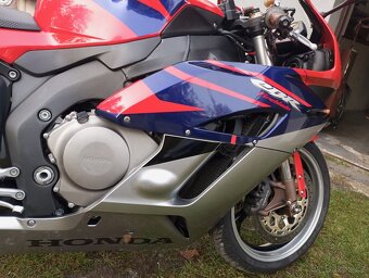 Honda cbr 1000 rr rv.2005 - 3