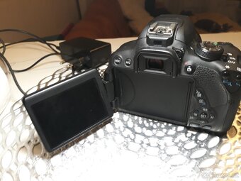 Canon EOS 700 - 3