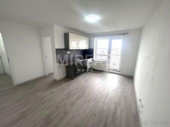 Milovice, pronájem bytu 2+kk/B + sklep, 32 m2, okr. Nymburk. - 3