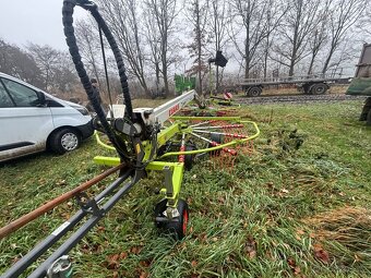 Nahrabovač sena Claas Liner Twin 700 - 3