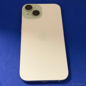 iPhone 15 256GB Green, krásný stav - 3