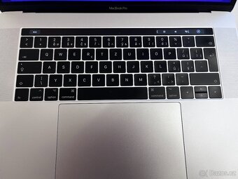 Apple MacBook Pro 2016 | 15.4" | Touch Bar - 3