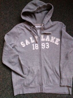 ChLAPECKÁ MIKINA - 3