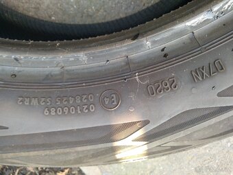 Prodám 2 letní gumy Continental 205/55 R17 - 3
