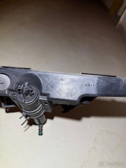 Bmw e90 spodní držák xenonu - 3