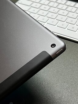ZÁRUKA iPad 7th 10.2" 32GB + Folio Keyboard - 3