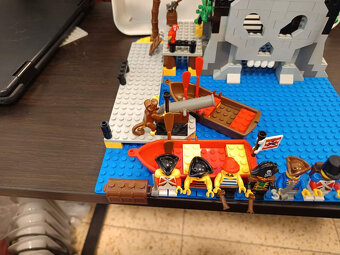 LEGO Pirates 6279 Skull Island - 3