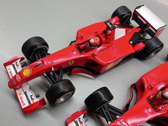 3x F1 FERRARI F2001 a F2000 SCHUMACHER HOTWHEELS 1:18 - 3