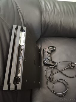 Sony Playstation 4 Pro, 1 TB, originál ovladač, kabel - 3