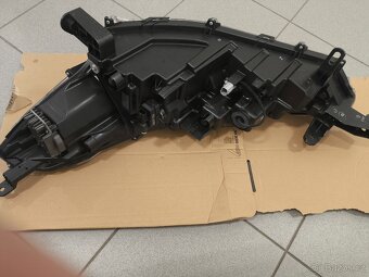 Přední světlo Toyota Corolla Cross - 3