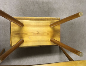 Prodám ÚLUV retro stůl a stolečky z masivu - 3