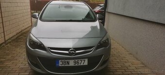 Prodám Opel Astra j sports tourer 1.4 88kw rv. 2013 - 3