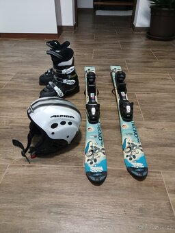Lyže, lyžáky a helma - 3