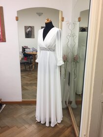 Svatební šaty s rukávem v boho stylu - 3