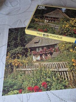 PUZZLE 750 Dům v černém lese - 3