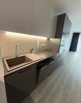 Pronájem bytu 2+kk/L 60m², ul. Poděbradská, Praha 9 - Hloubě - 3