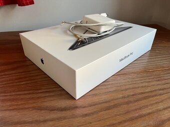 MacBook Pro, rok 2020, rozměr 13,3'' - 3