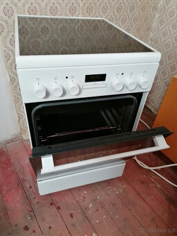 Sklokeramický sporák Electrolux EKC54552OK bílý - 3