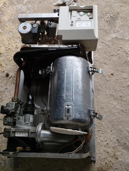 PLYNOVÝ KONDENZAČNÍ KOTEL BUDERUS 24 KW - 3
