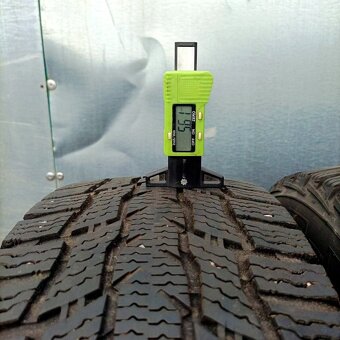 15" C PNEU – 215/70/R15 C – ZIMNÍ - NOKIAN  Pneumatika: 215 - 3