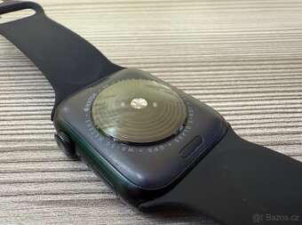 Apple Watch SE 2022 44mm černé, pěkný stav - 3
