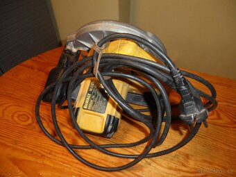 Kotoučová pila Dewalt DWE550 - 3