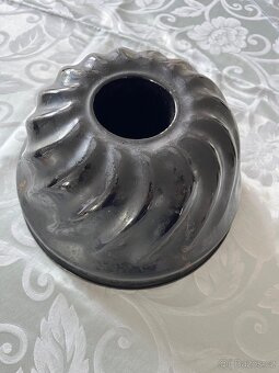 Historická litinová forma na bábovku - 3