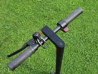 Elektrická koloběžka Xiaomi Mi Scooter Pro - 3
