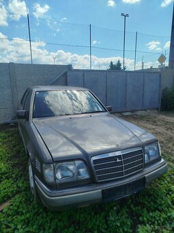 Mercedes w 124 250D - 3
