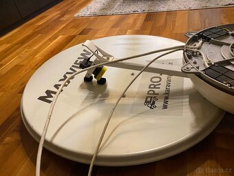 Satelit MaxView Connect 65 cm na obytné auto - 3