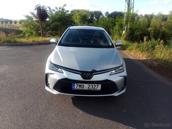 Toyota Corolla sedan hybrid 1.8 stříbrná - 3