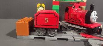 Lego Duplo mašinka Tomáš 5552 James na stanici Knappford - 3