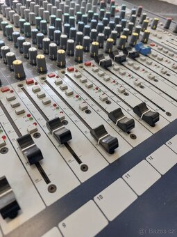 Mixážní pult Soundrcaft GB2 - 3