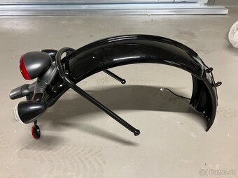 Triumph Bonneville Bobber 2022 kompletní zadní blatník - 3