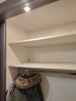 Šatní skříň Hülsta Metis Plus se zrcadlem a osvětlením - 3