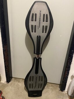 Kolečkové brusle, waveboard - 3