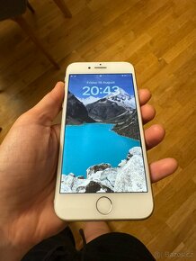 IPHONE 8 64gb ve výborném stavu s kabelem, krytem a krabičko - 3