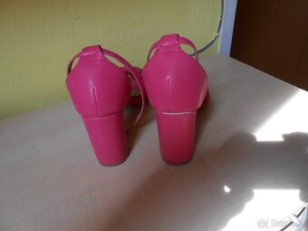 Prodám růžové sandály - 3