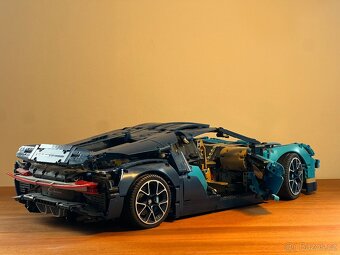 LEGO Technic Bugatti Chiron - 3
