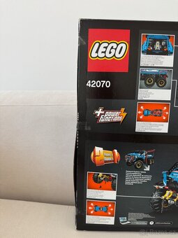 42070 LEGO Technic 6x6 All Terrain Tow Truck - 3