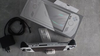 Asus Rog Ally ( AMD Z1 ) se zárukou + USB HUB - 3