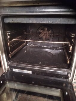 Starší elektrický sporák s indukční deskou - 3