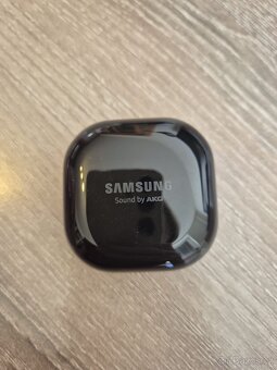 Samsung Galaxy bezdrátová sluchátka černá Buds Live - 3