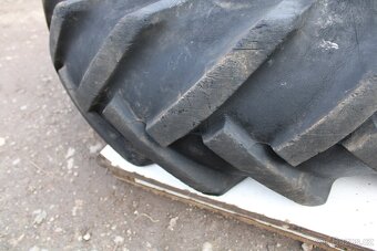 Zetor 6911 7011 zadní kola pneu barum 16,9-28 vzorek 50% - 3