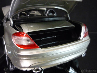 Mercedes Benz SLK Maisto 1/18 - 3