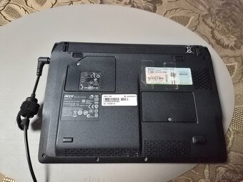 Acer Aspire One ZG8 A0531H-08K - 3