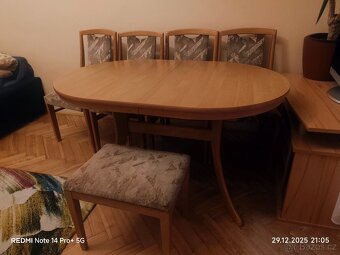 Kulatý jídelní stůl - 3