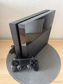 PS4 500 Gb v top stavu - 3