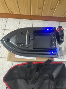 NOVÁ Zavážecí loďka na ryby s GPS , 10000Ah - 3